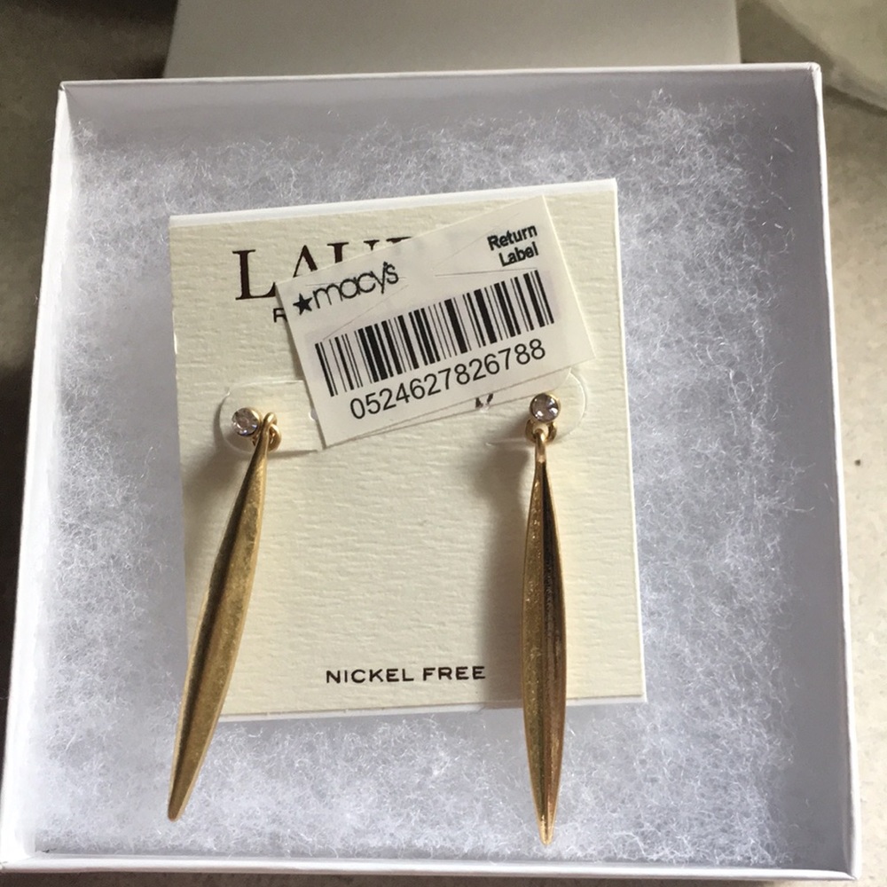 Dangle gold earrings